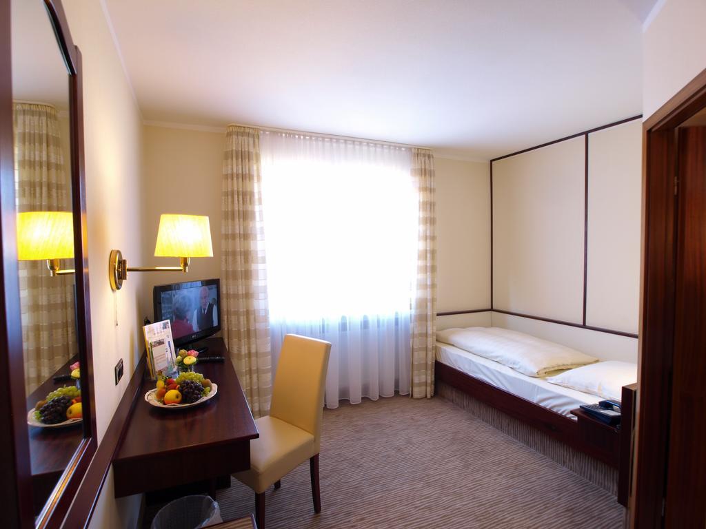 Hotel Landhaus Silbertanne Ротенбург ан дер Фулда Екстериор снимка