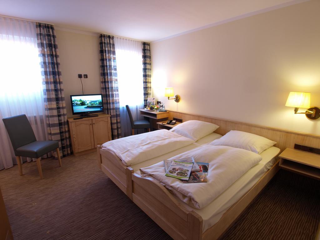Hotel Landhaus Silbertanne Ротенбург ан дер Фулда Екстериор снимка