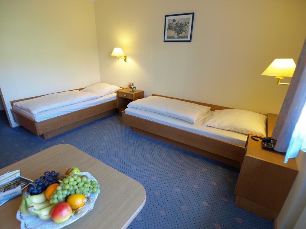 Hotel Landhaus Silbertanne Ротенбург ан дер Фулда Екстериор снимка